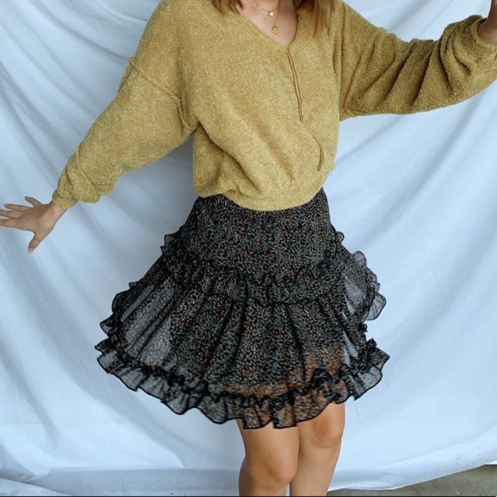 Vestique ruffle skirt w leaf pattern